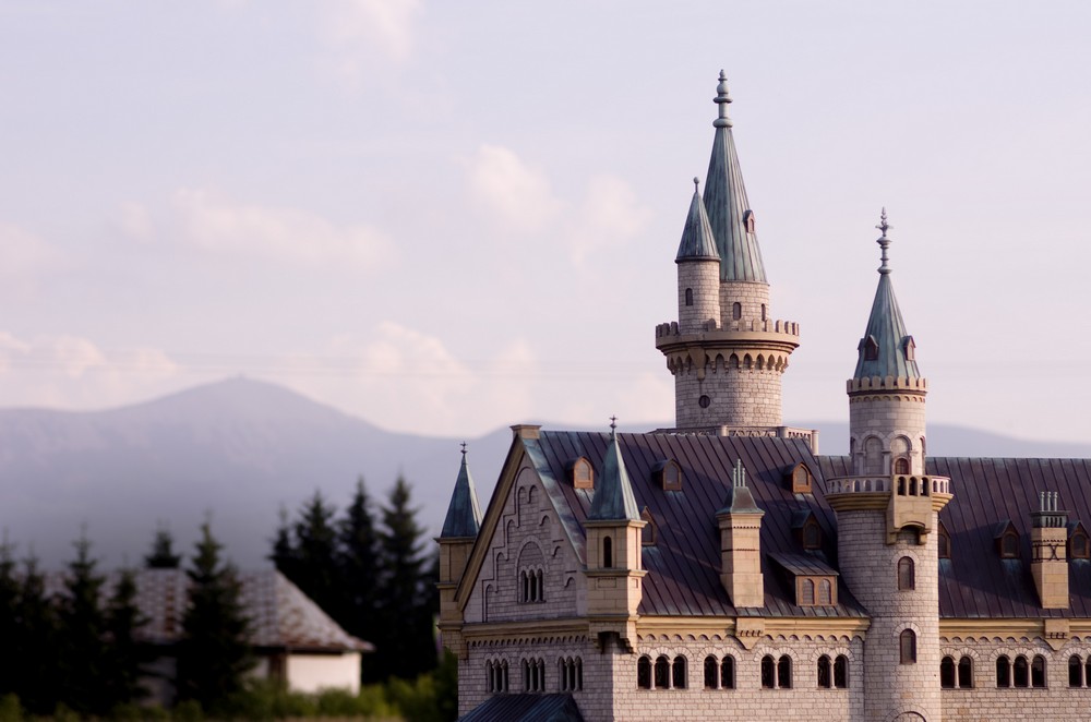 BUDOWLE ŚWIATA – PARK MINIATUR W MYSŁAKOWICACH K. KARPACZA