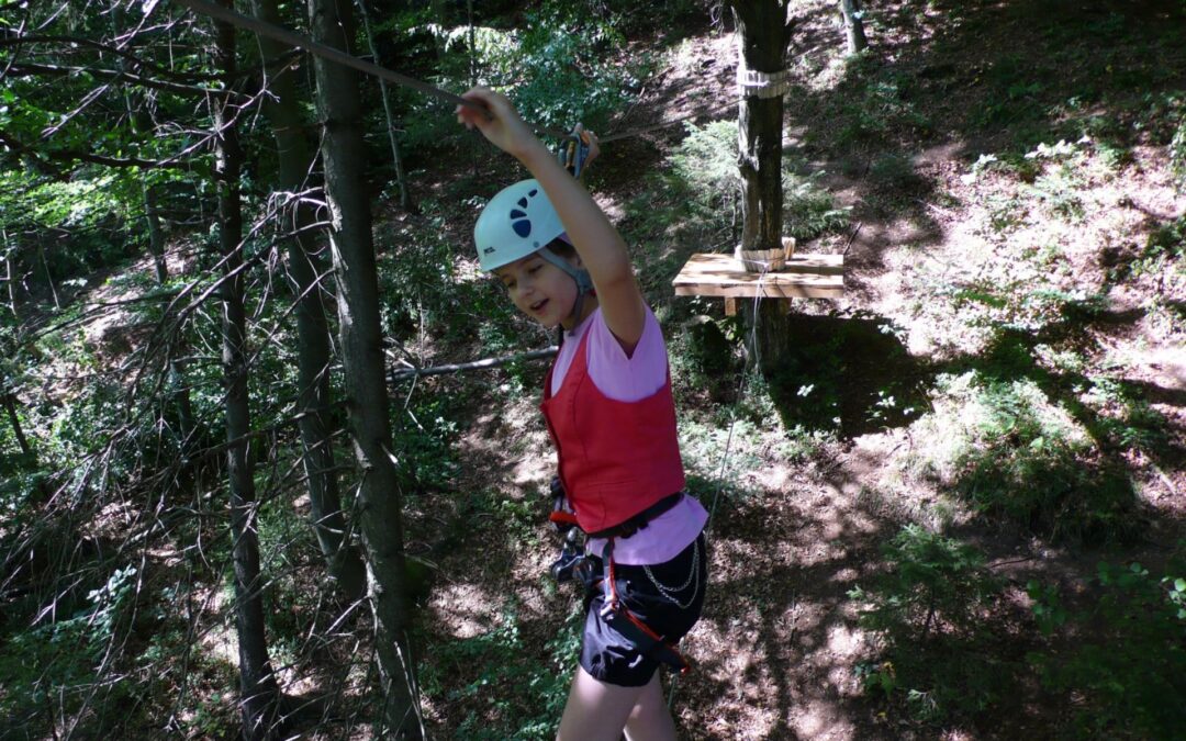 PARK DINOZAURÓW W SŁAWUTÓWKU